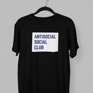 Remera con la frase Antisocial Social Club