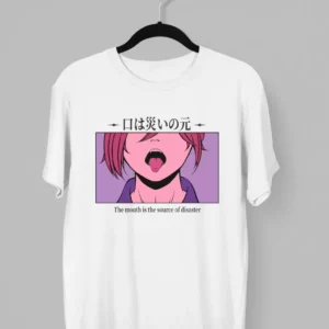 Remera con la frase " The mouth is the source of disaster" y la imagen de un vampiro anime mostrando su lengua