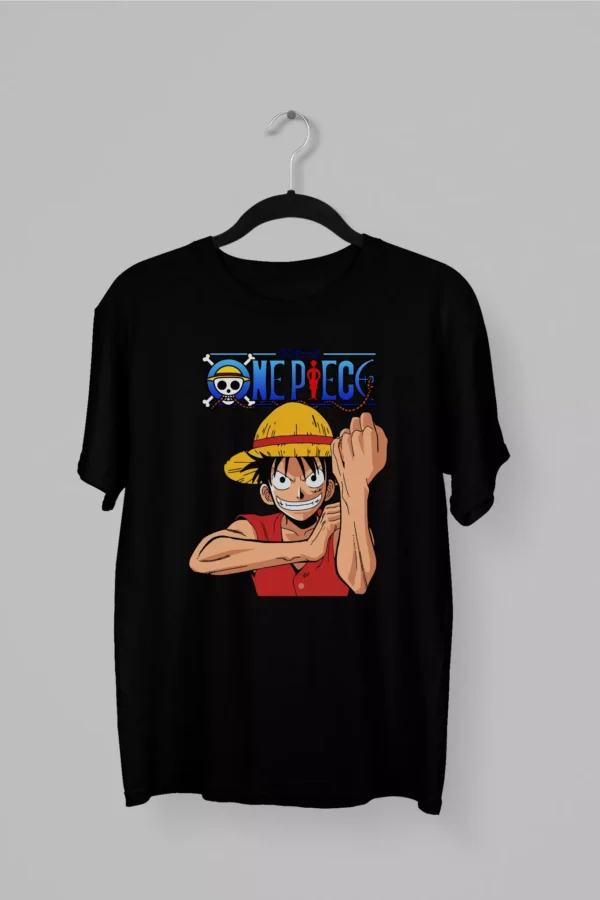 Remera de One Piece con Luffy sonriendo y con el el logo de Once Piece de fondo