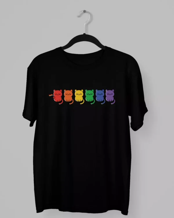 Remera de LGBTQ con varios gatitos de colores
