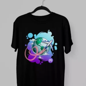 Remera de Los que Vinieron "Perfecto destino" con un avion volando sobre el planeta