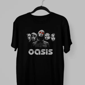 Remera del grupo Oasis en blanco y negro