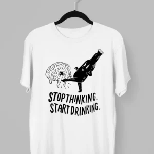 Remera de una Botella que patea a un Cerebro con la frase Stop Thinking Start Drinking
