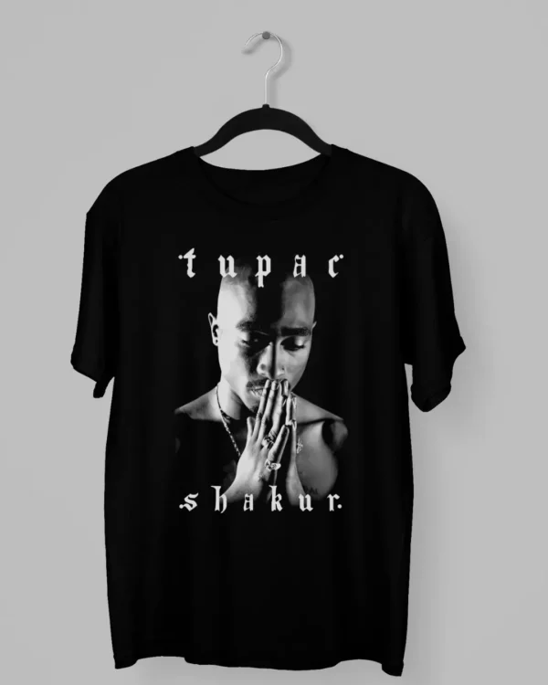 Remera de Tupac Shakur rezando